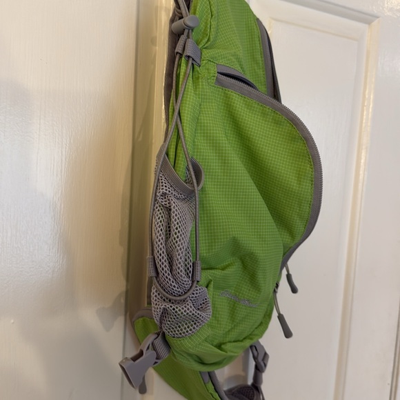 Eddie Bauer: Light Green Sling crossbody bag - Picture 4 of 8